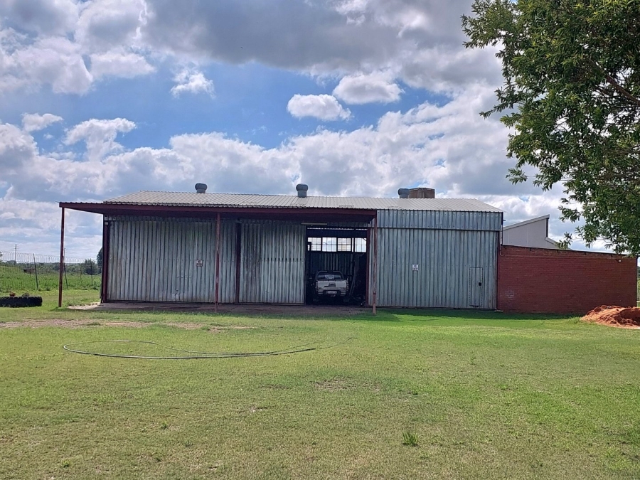 Commercial Property for Sale in Zoutpansdrift North West